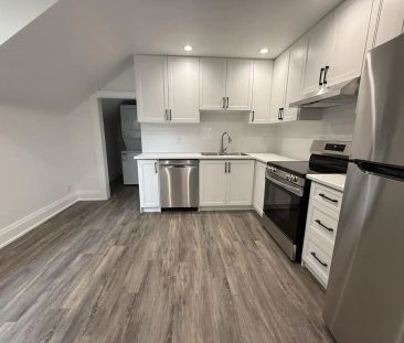 Surrey Place Apartments — H1 - Photo 5