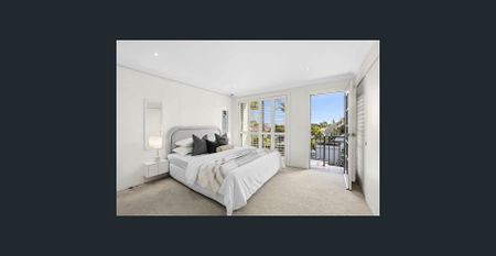 Immaculate Townhouse with Harbour Views and Private Outdoor Spaces - Photo 5