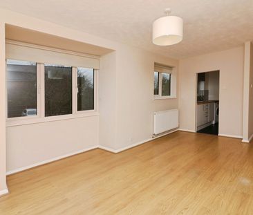 Flat to rent on - Photo 1