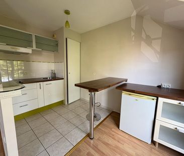 Grand studio lumineux avec parking et cave – 33 m² au sol - Photo 2