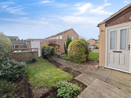 2 bedroom semi-detached house to rent - Photo 5