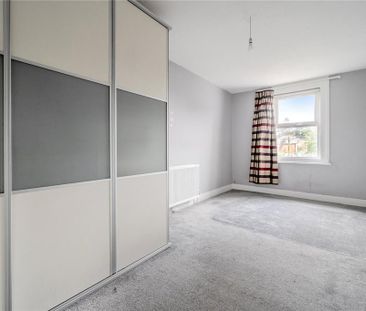 3 bedroom end of terrace house to rent - Photo 4