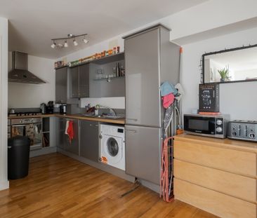 2 bedroom flat to rent - Photo 2