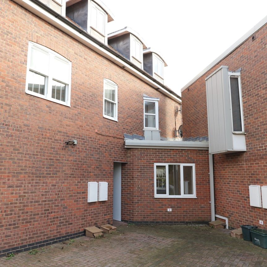 Three Bedroom Terraced House for Rent in Chelmsford - Photo 1