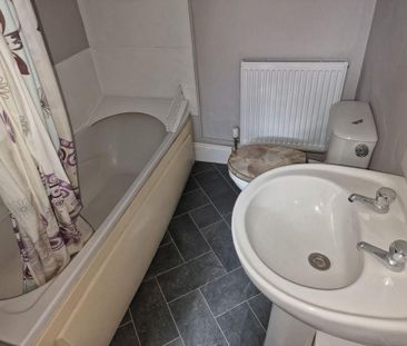2 bedroom flat to rent - Photo 6