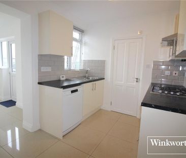 3 bedroom end of terrace house to rent - Photo 2