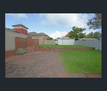 SPACIOUS DUPLEX IN GREAT LOCATION - Photo 6