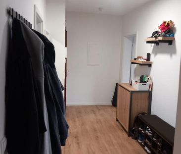 Helle großzügige 3 Zi. Wohnung mit Balkon + Stellplatz in Maschen - Photo 1