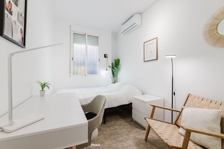 Carrer de la Indústria, Valencia, Valencian Community 46022 - Photo 4