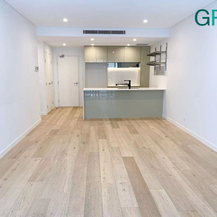 Spacious & Modern 2-Bedroom Apartment in Prime Eastwood Location - Photo 1