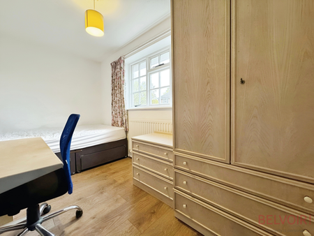 4 bedroom coach house to rent - Photo 4