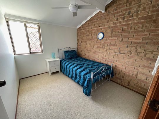 2-bedroom shared house / townhouse, Duggan Ave - Photo 1