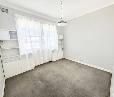 Neat 3 bedroom home in a prime location - Photo 5