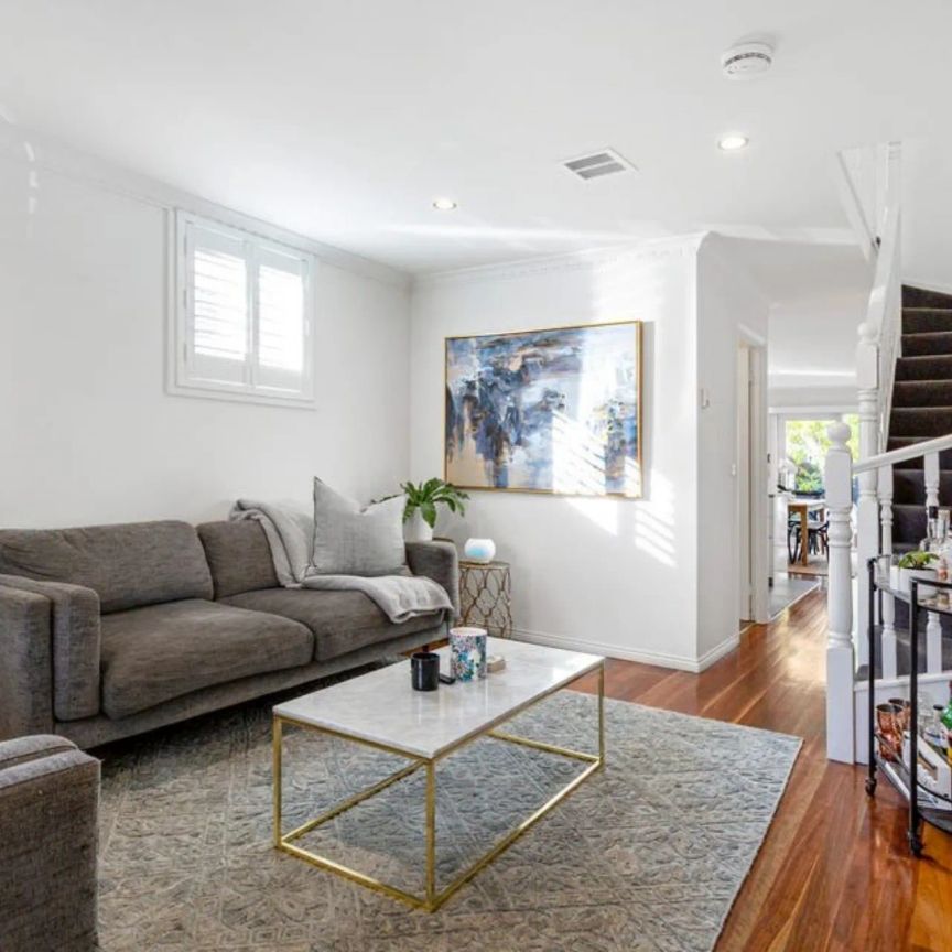 Low-Maintenance, Light-Filled Townhouse in the Heart of Richmond - Photo 1