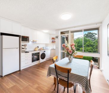 Tranquil Newly Renovated Two Bedroom Apartment in the Heart of Lane... - Photo 2