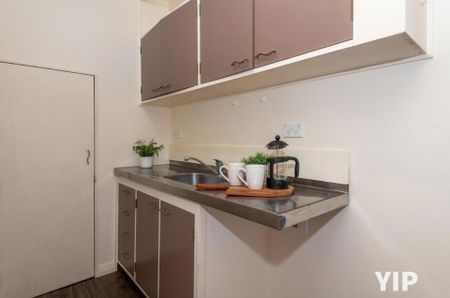 5 Bedroom Family Home - Photo 5