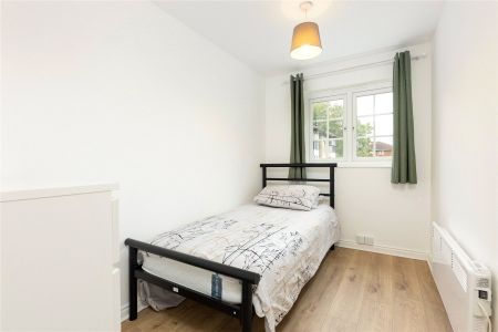 Selhurst Close, London, SW19 flat to rent - Photo 4