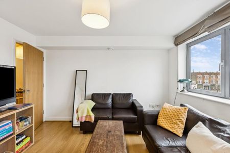 2 bedroom flat to rent - Photo 2