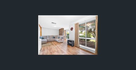 Charming 3x1 Home in Kelmscott - Photo 2