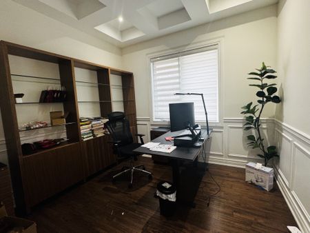 For Lease - 9 Anglin Drive, Richmond Hill, Ontario - Photo 2