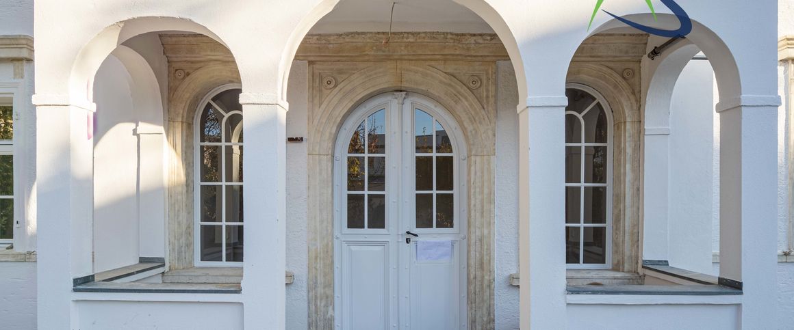 Aufwändig sanierte Westgartenwohnung in denkmalgeschützter Villa - Photo 1