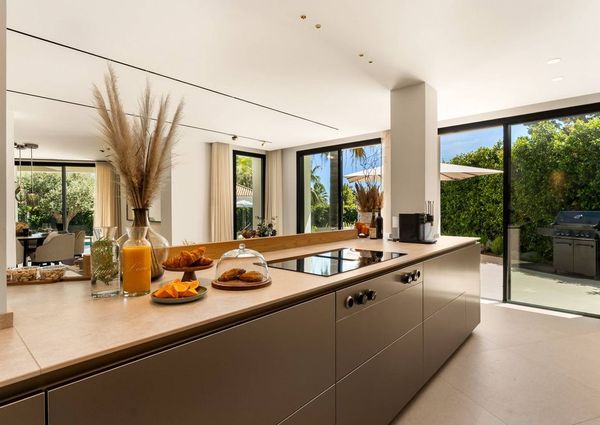 5 bedroom luxury Villa for rent in Marbella Del Este, Andalusia