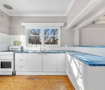 Neat and tidy three bedroom home - Photo 2