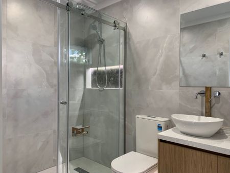 Fully Renovation with 3 Bathrooms in Springvale - Photo 4