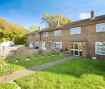 Terraced House to rent on - Photo 1