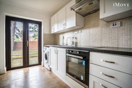 3 bedroom semi-detached house to rent - Photo 2