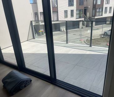 BRAND NEW 5 Bedroom Home in Flat Bush - Photo 4