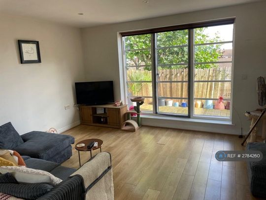 3 bedroom flat to rent - Photo 1