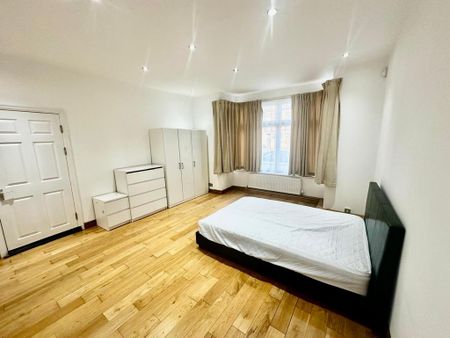 5 bedroom semi-detached house to rent - Photo 2