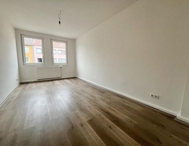 Schöne 2-Zimmer-Wohnung mit großer Küche! - Photo 1
