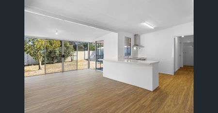 Holiday every day in this charming home - Photo 3