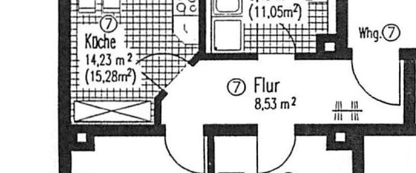 Gepflegte DG-Wohnung mit EINBAUKÜCHE, Balkon und Tageslicht-Bad ab 01.12. frei! - Photo 1
