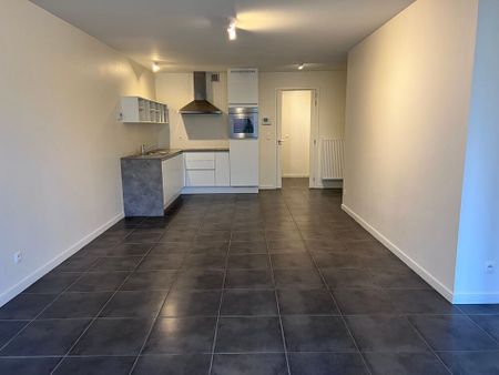 Modern appartement met 2 slaapkamers, berging en rustgevend uitzicht in Ieper - Photo 5