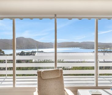Immaculately presented 3 bedroom family home in a great location - Photo 5