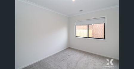 Modern Luxury Meets Family Comfort in the Heart of Mambourin - Photo 4