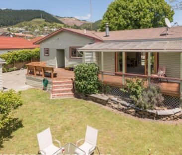 Character on Queen - Photo 6