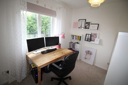 Four Bedroom Detached Home - Photo 3