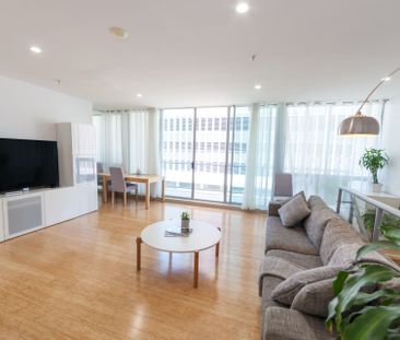 Nicely presented with bamboo flooring & furnished 1 bedroom in Shores. - Photo 1