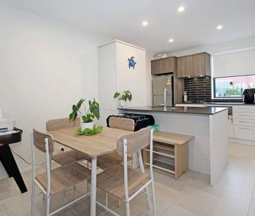 Stunning home in prime location ready to move in - Photo 3