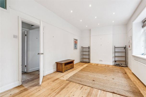 Marlborough Crescent, London, W4 flat to rent - Photo 1