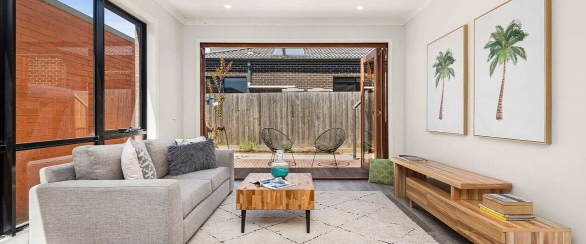 Luxurious Townhouse Living: Style and Comfort Near Keeley Park - Photo 1