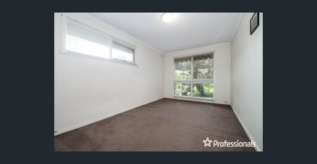 SENSATIONAL LOCATION! WALK TO SHOPS! - Photo 4