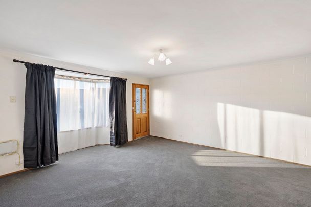 Tidy Two Bedroom Unit in a quiet complex - Photo 1