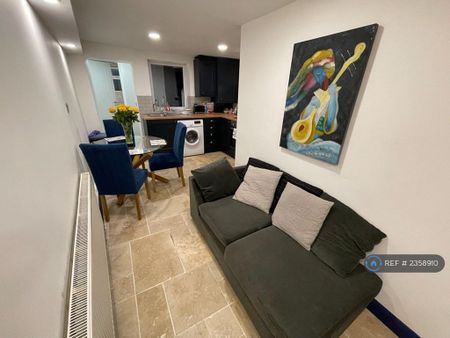 2 bedroom end of terrace house to rent - Photo 2