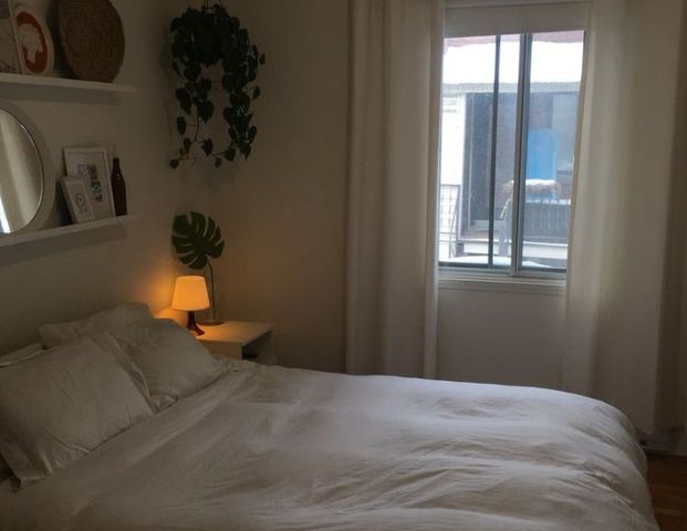 Plateau Mont-Royal – Grand logement 3 1/2 à louer – Tout inclus - Photo 1