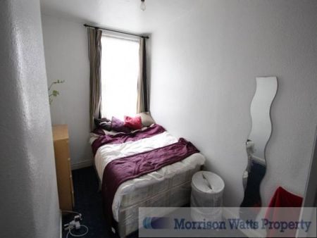 4 Bed - Woodsley Road, Hyde Park, Leeds - Photo 2